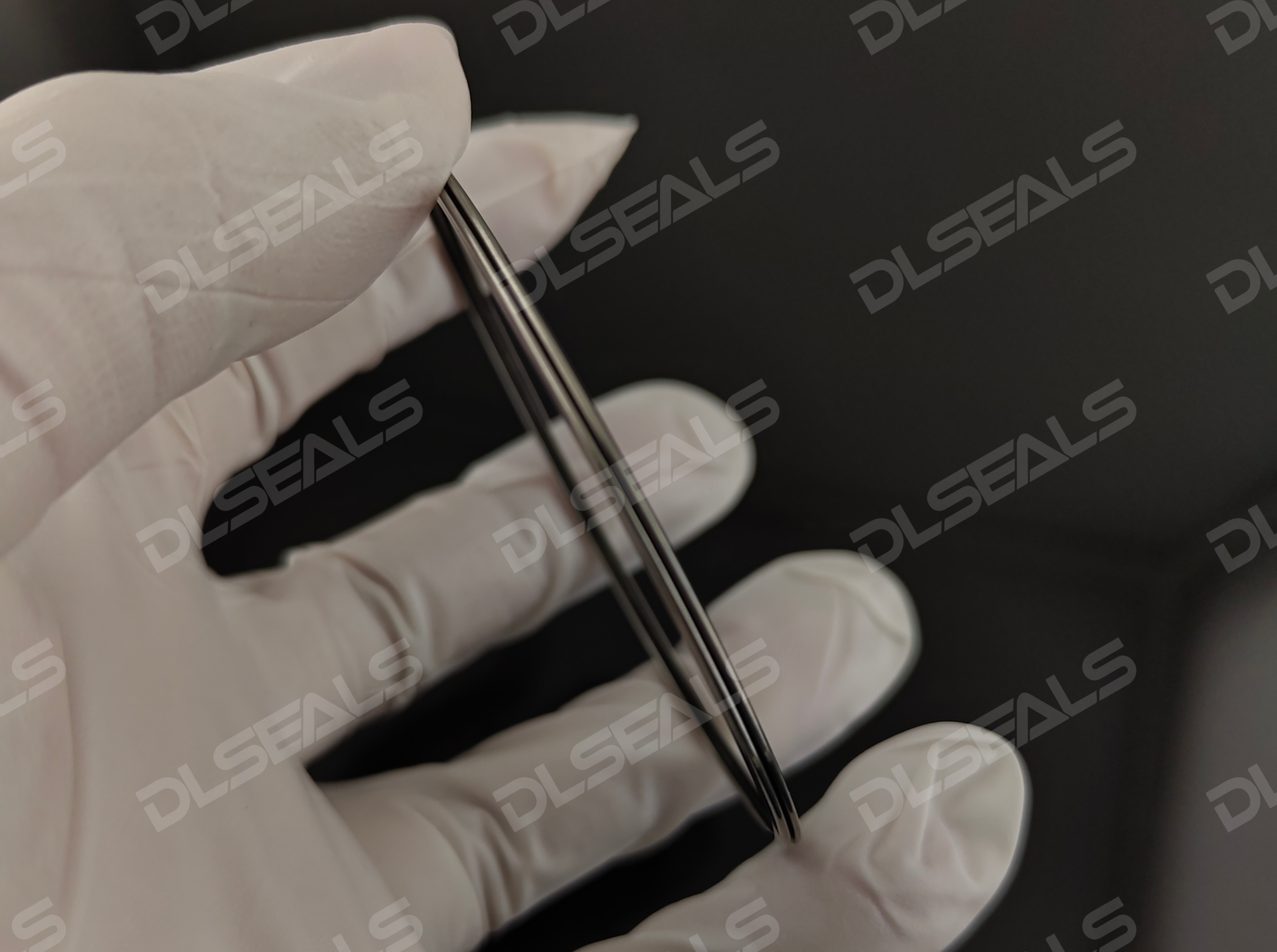 Internal Pressure-Activated Metallic E-Seal