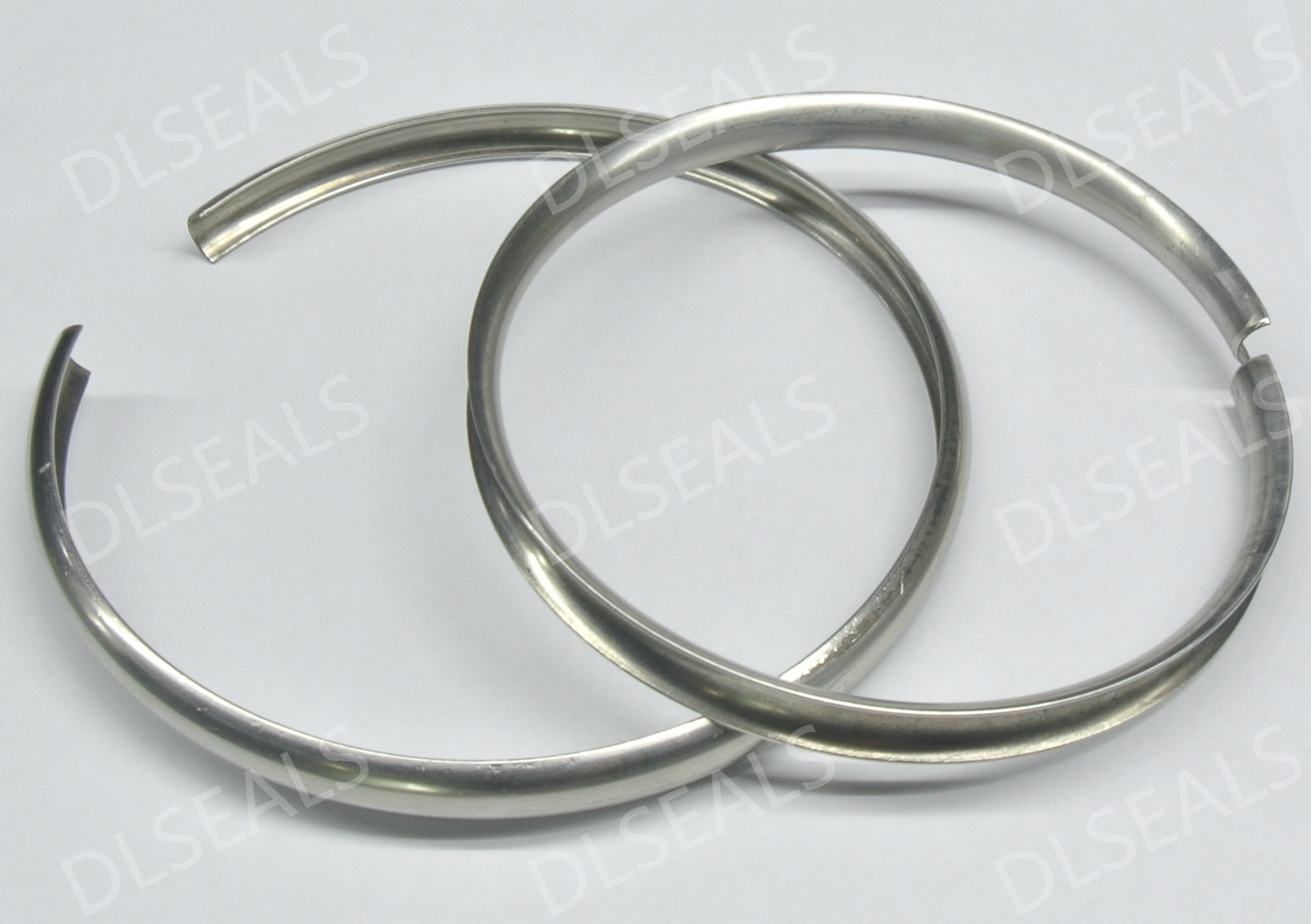 Sealing performance of metal seals under extreme conditions